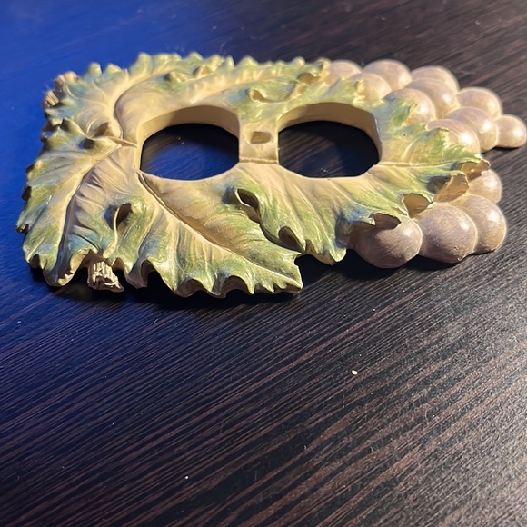 3D Vicki Lane ivy vine grape decorative wall double outlet plate - Picture 5 of 5